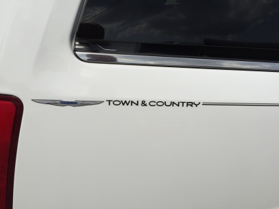 Chrysler 200 300 decal vinyl pinstripe emblem stripe logo decal graphic graphics decals